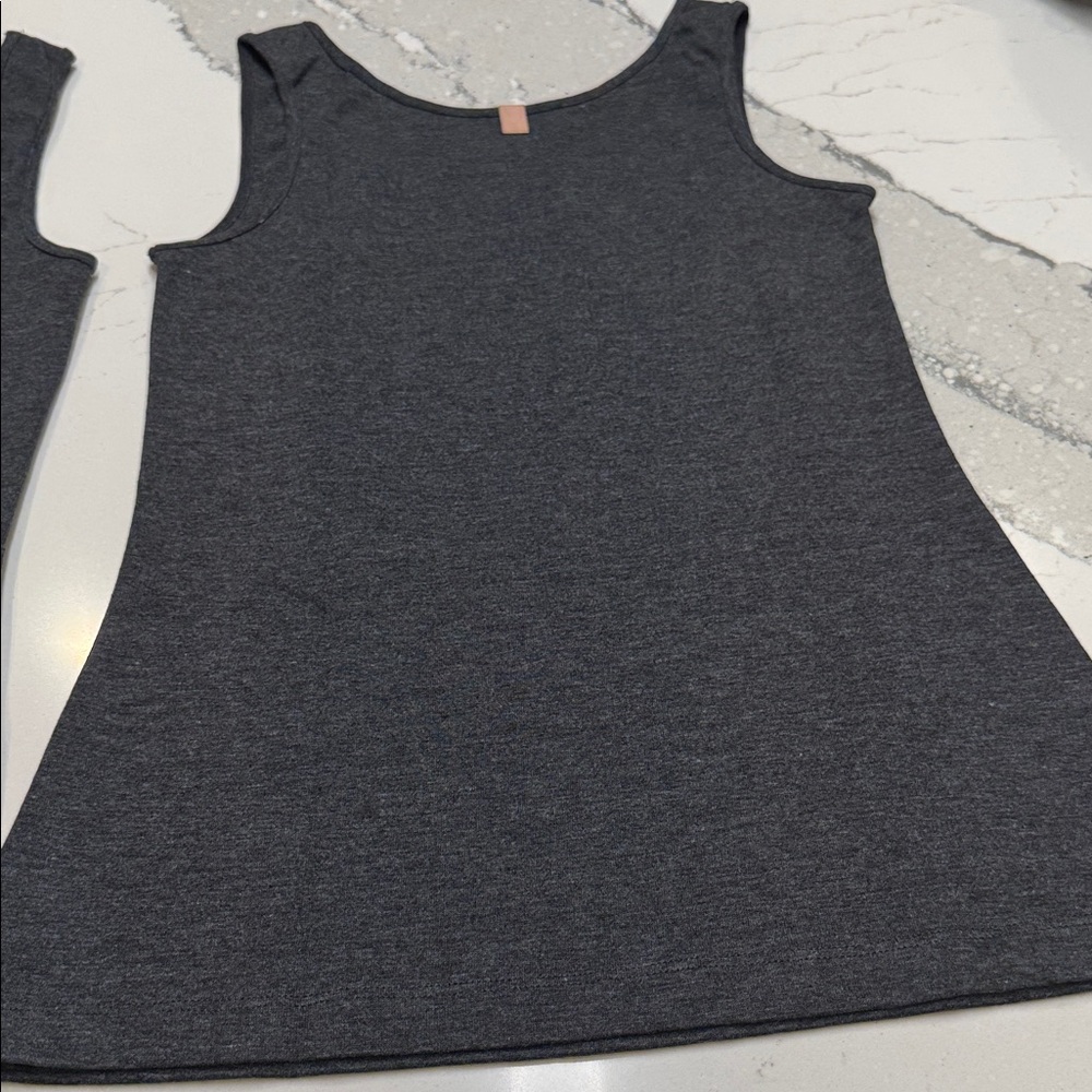Lunya 2pc Charcoal Tank Tops Never Worn XL - Picture 4 of 4